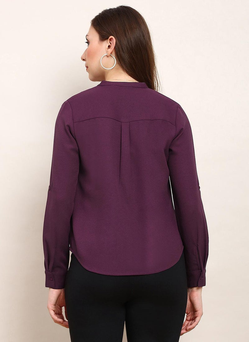 جلو باص قميص نسائي بياقة ماندرين وأكمام بأساور بلون خمري سادة بحافة منحنية وكسرات للعمل - Image 4